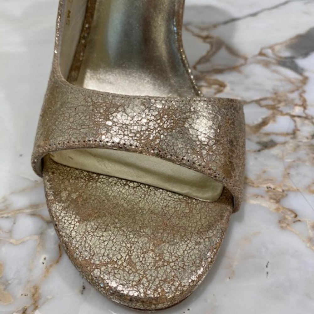 Stuart Weitzman Cracked Gold Leather Sandal Size 8 - Picture 10 of 11